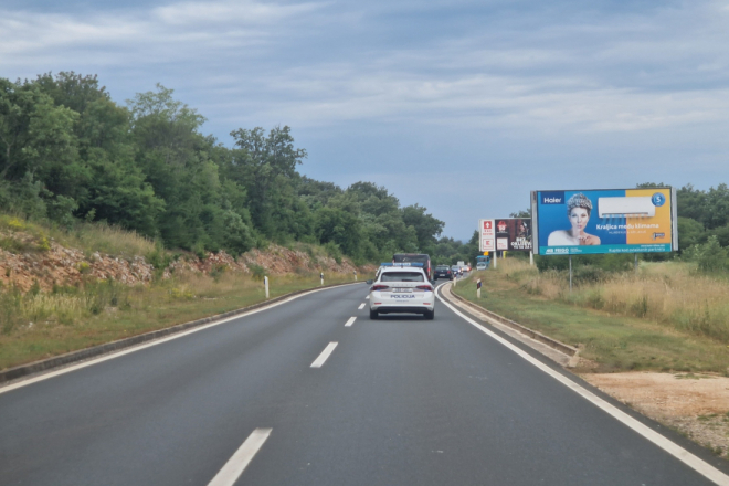 U Puli uhićen mladi vozač bez vozačke dozvole, a u Poreču muškarac koji je vozio s dva promila