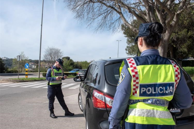 Usred bijela dana uhićen vozač s gotovo 3 promila u Poreču, ide pred suca